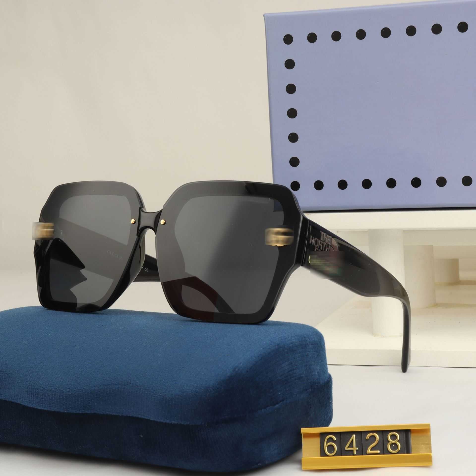 Lyxdesigner Solglasögon 2023 Ny High Definition Fashion Square Premium Classic Style Solglasögon 8246