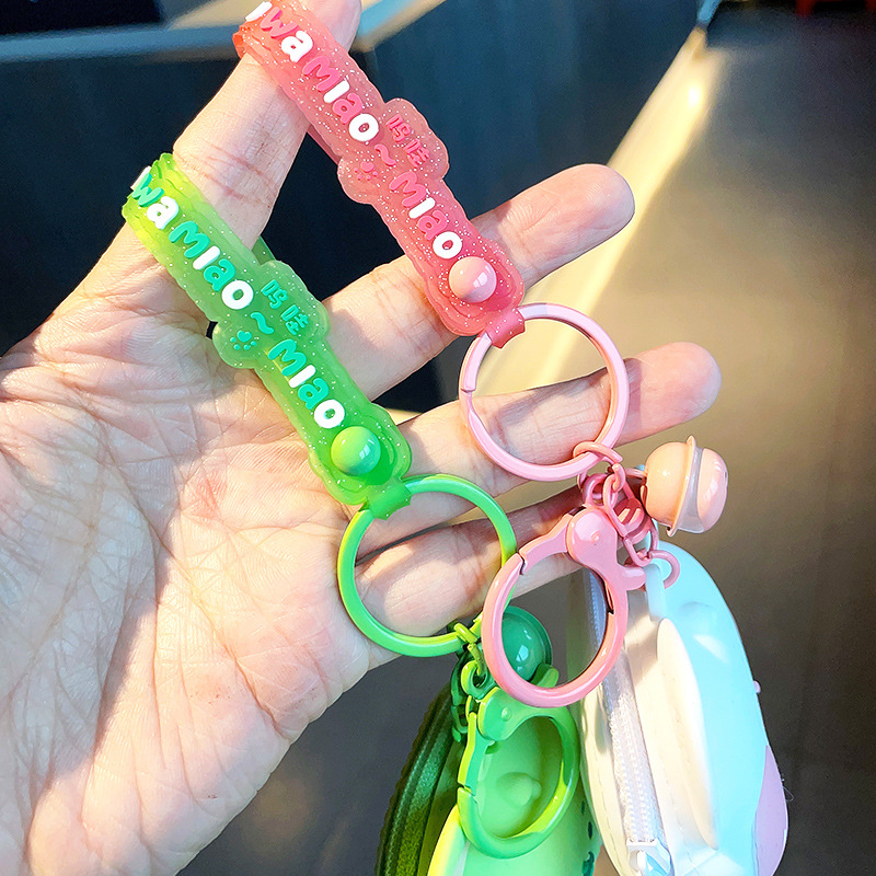 Sevimli anime anahtarlık cazibesi anahtar yüzük kolye orijinal woo woo miyav silikon para çantası çift çift öğrenciler kişiselleştirilmiş yaratıcı sevgililer günü hediye up