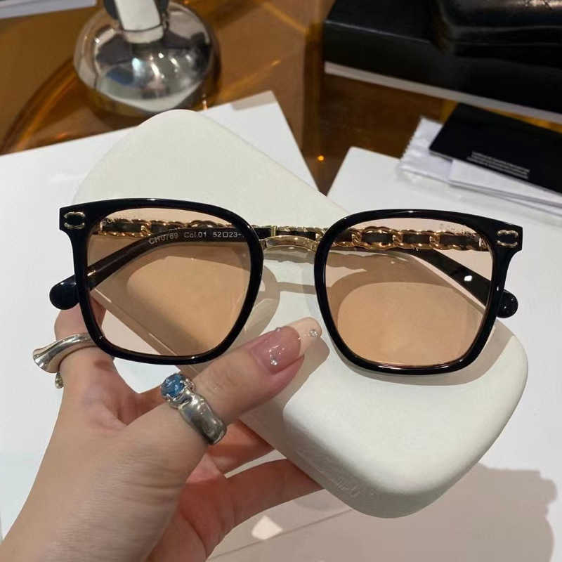 2023 Luxus-Designer Neue große Box kleiner Duft gleicher Stil Kettenbriefbein UV-beständige Brillengestell-Sonnenbrille für Frauen