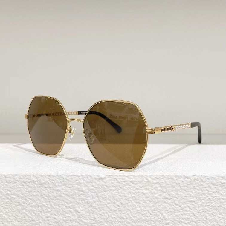 2023 Luxury Designer Solglasögon Ny internetkändis samma stil personaliserade japanska och ins solglasögon kvinnors mode mångsidiga glasögon CH4281