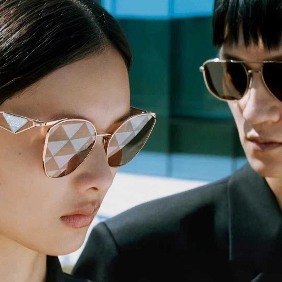 2023 New luxury designer P family's new online celebrity same style personality Japanese and ins wind female fashion sunglasses SPR50Z