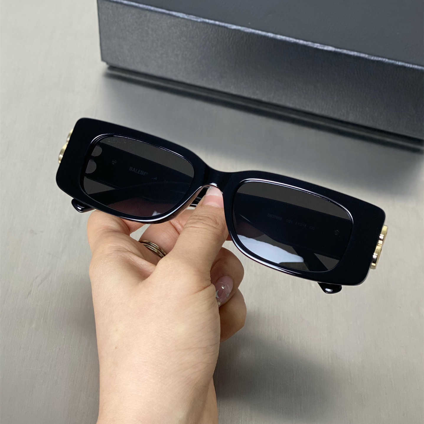 2024 Designer Mode Neue Luxusdesigner Sonnenbrille Familie Double B im Wind Street Foto Ken Dou gleiche schmale Rahmenplatte Sonnenbrille für Frauen