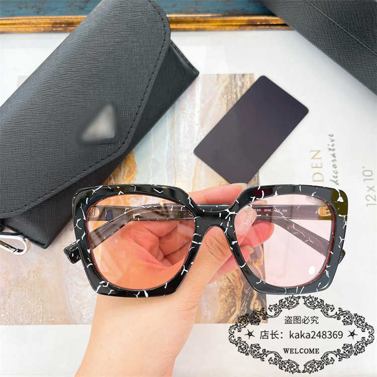 2024 Toppdesigners Nya lyxdesigner PJia New Women's Net Red samma stil Personlighetsplatta möter små solglasögon QPR 23ZS