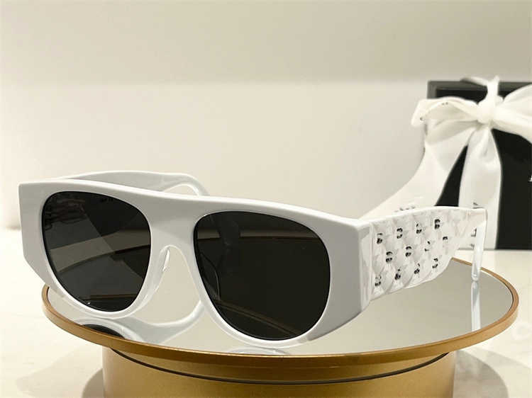 2024 Designer Fashion Luxury Designer Nieuwe kleine geurige vierkante vierkante zonnebrillen ins net rood hetzelfde model piloot zonnebril CH9101