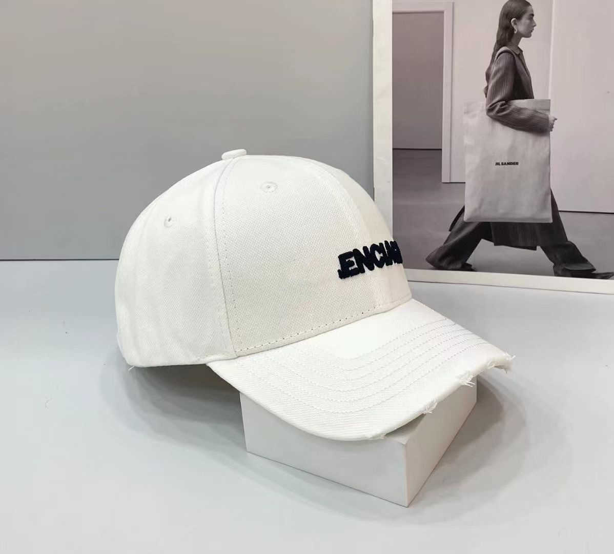 Top designer luxury hat Spring/Summer 2023 New Female Alphabet Embroidery Hole Broken Hard Top Baseball cap Casual Face Show Small Wide brim Flat Tongue Hat Male