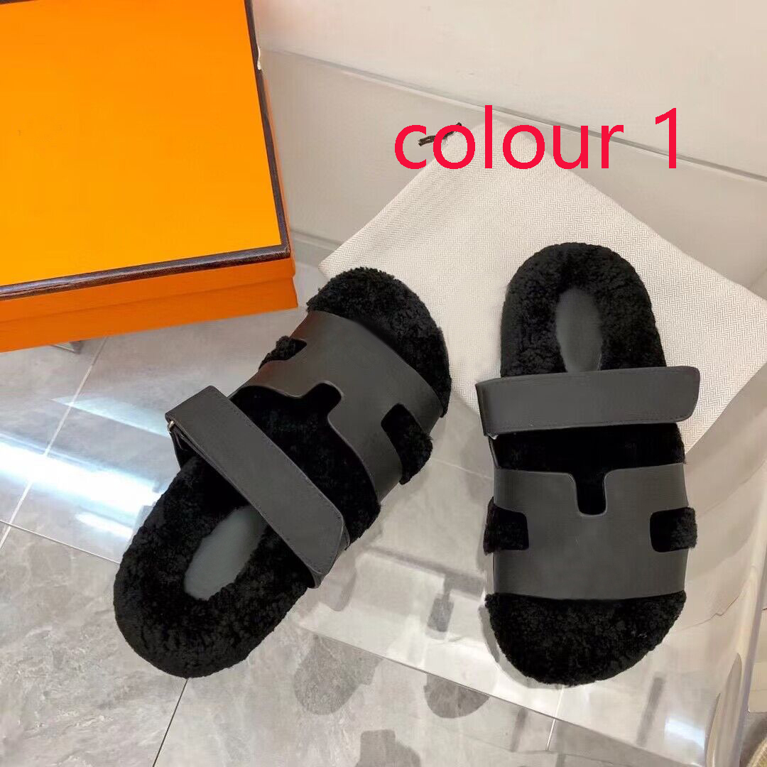 Kış Slipper Moda Tembel Düz Bottom Otel Erkekler Gündelik Tarak Kadın Tasarımcı Ayakkabı Lady Karikatür Peluş Peluş Deri Terlik Sıcak Yün Flopları Boyut 35-42-45 Kutu