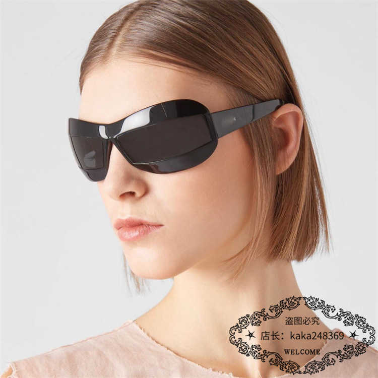 2024 Gafas de sol diseñador de lujo Nuevo diseñador de lujo P Future Science and Technology de la familia Fashion Ins Red Red Same Sun Gafas de sol cóncavas SPR30Y 1