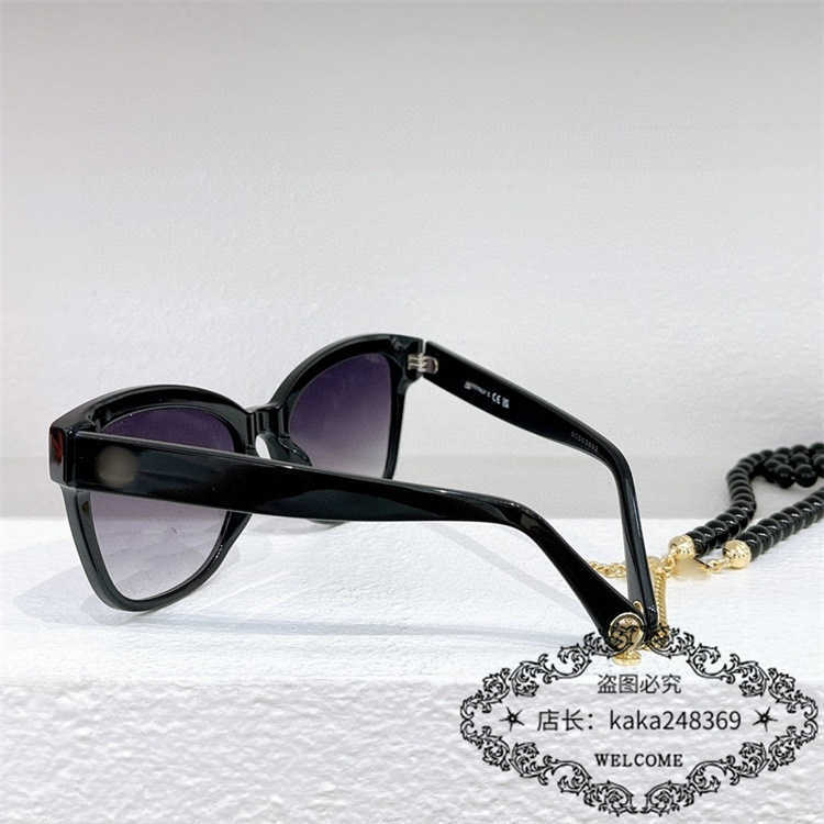 Óculos de sol de designer de luxo da moda de alta qualidade Novo estilo de família Family Square líquido feminino Red Chain Sunglasses CH5487