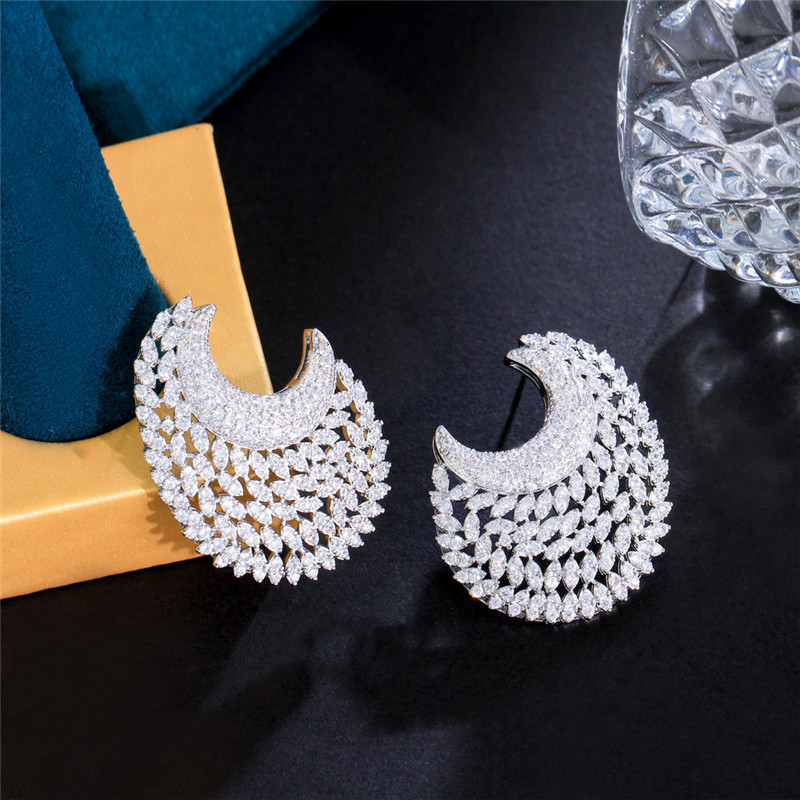 Charme de luxe lune boucles d'oreilles Designer pour femme fête blanc AAA zircon cubique diamant mariage fiançailles cuivre boucles d'oreilles Pageant robe accessoires bijoux