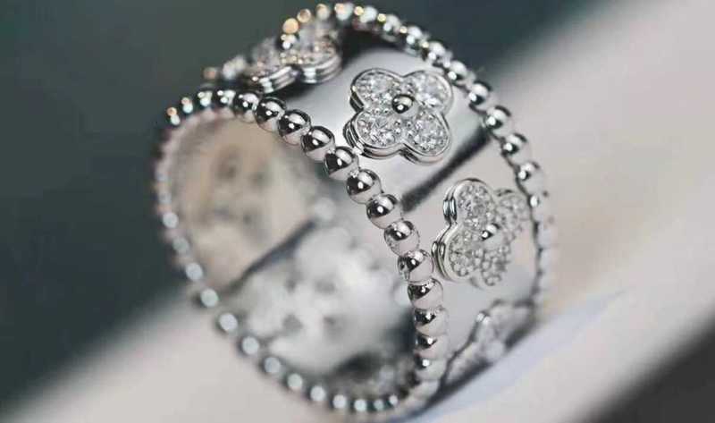 Band Rings Designer Kaleidoscope ring with 18K rose gold plating, plain edge, diamond inlay, trendy and fashionable design 2I0T