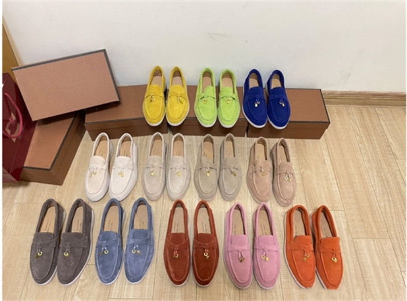 Designer LP Suede Flat Shoes Woman Slip On Men Loafers Metal Lock Dekorera Round Toe Flat Mules Casual Shoes Summer Ladies Shoes Dress Shoes Storlek 35-45