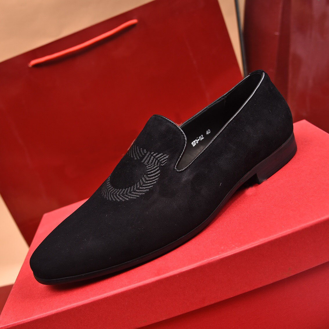 Haute qualité 2023 hommes chaussures habillées formelles messieurs Designer fête affaires Oxfords mâle décontracté marque mocassins taille 38-45