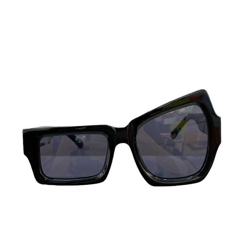 Lyxdesigner Ny stil Personlig hög och låg ögonbrynsolglasögon Fashion Net Red Eyebrow Solglasögon Z1445 av samma storlek