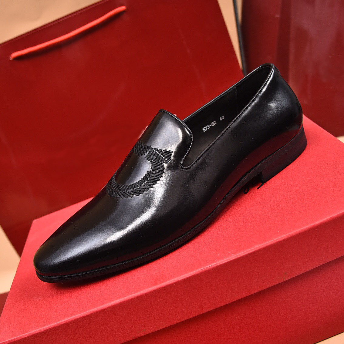 Haute qualité 2023 hommes chaussures habillées formelles messieurs Designer fête affaires Oxfords mâle décontracté marque mocassins taille 38-45