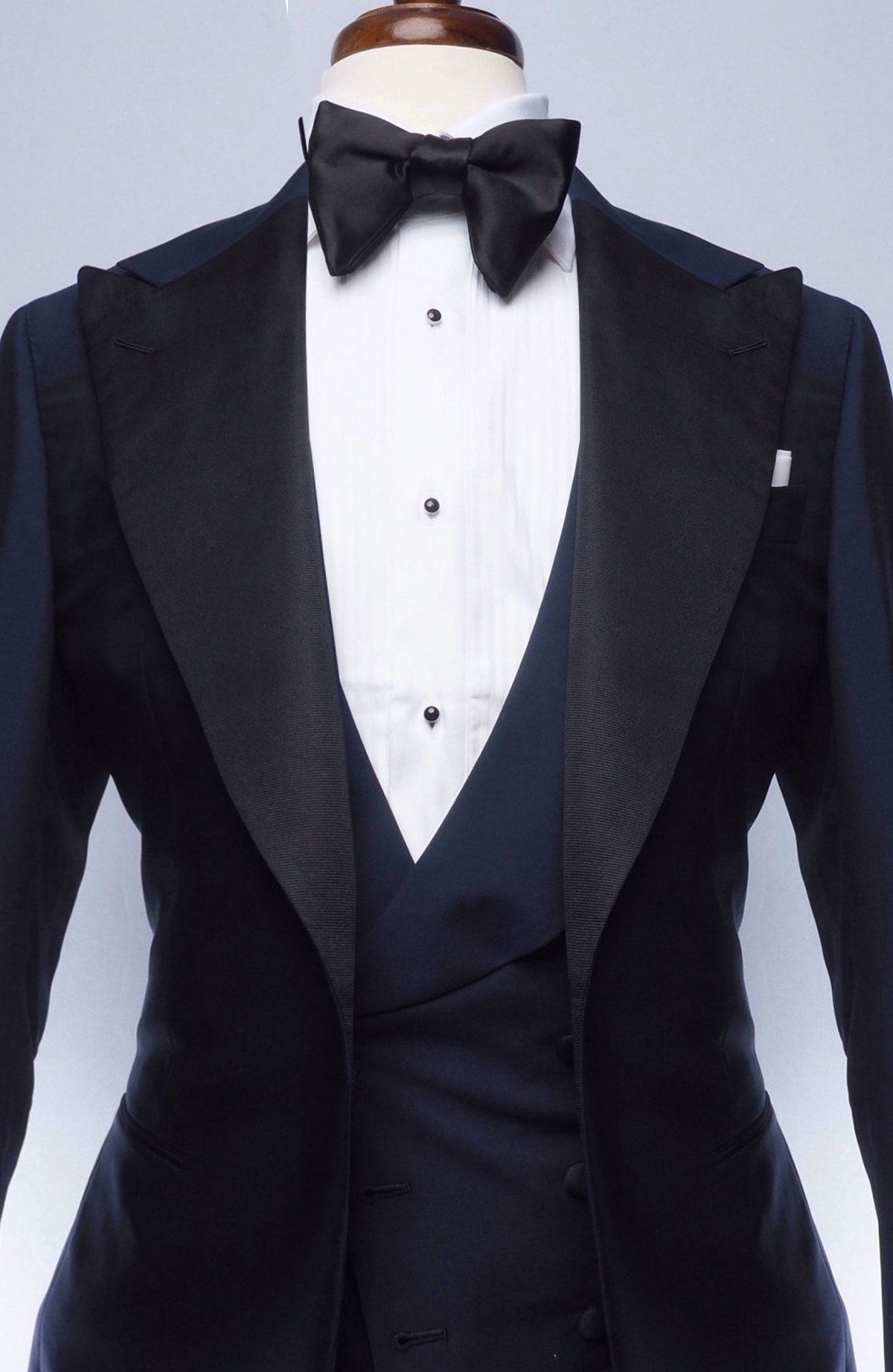 Costumes de mariage de luxe pour hommes Slim Fit Jacket Peaked Revers Groom Wear 3 Pièces Pour Homme Bureau D'affaires Personnalisé