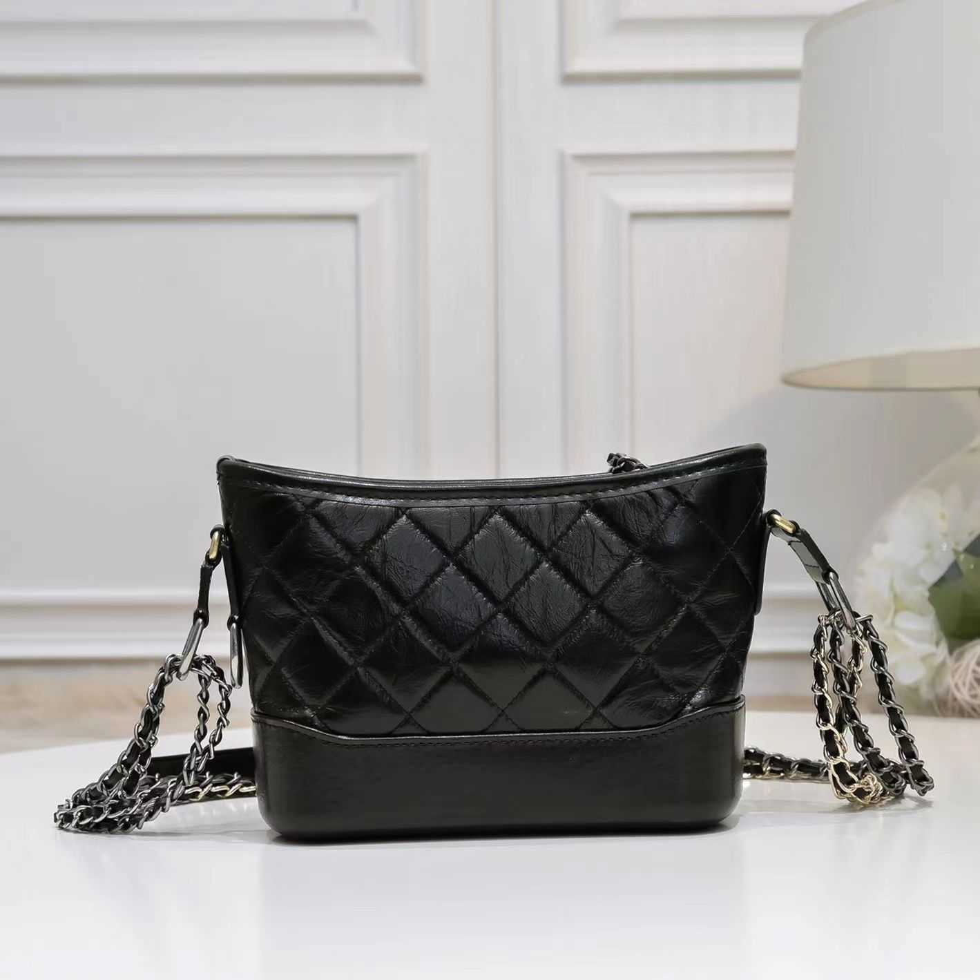 Abendtaschen 2023 neue Unterarmtasche Xiaoxiangfeng Tasche weibliche Lingge Kettentasche Leder schwarz und weiß Vagabundtasche einzelne Schulter Umhängetasche