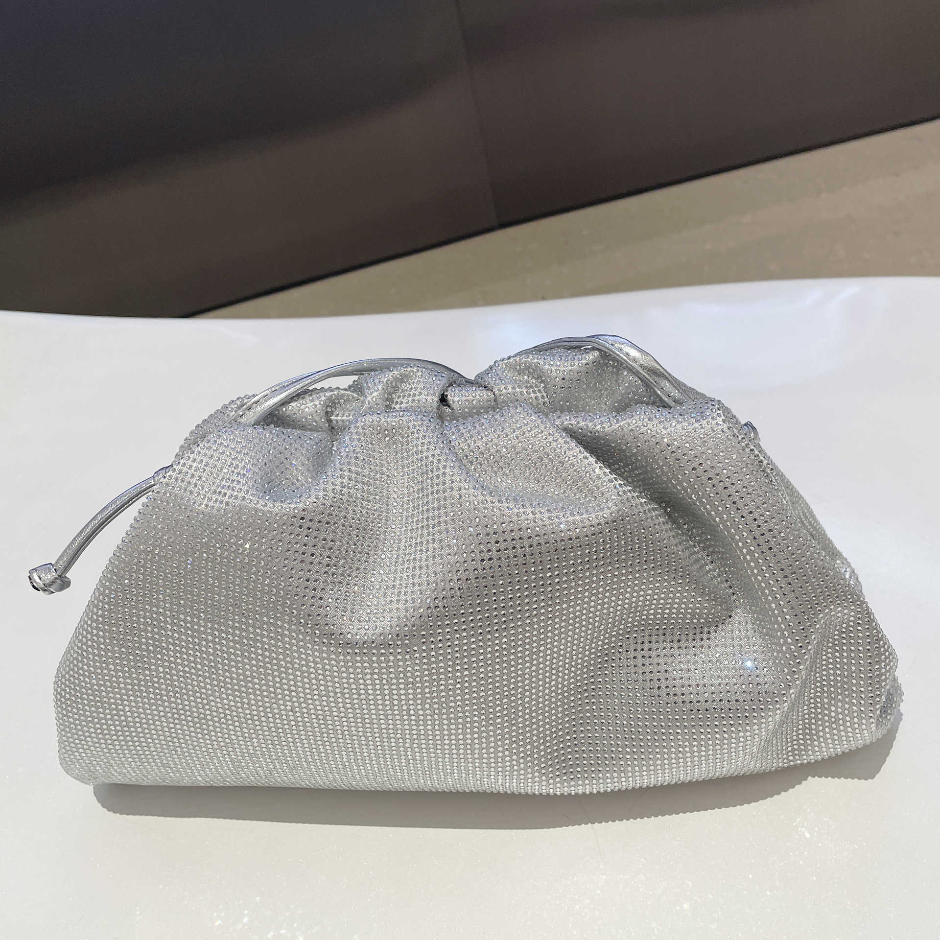 Abottegas Tote Bag Vneta Jodie Mini Teen Intrecciato Designer Autumn Crystal Diamond Cloud Bag Clip Bag Fashion One Shoulder Oblique Straddle Bag Women