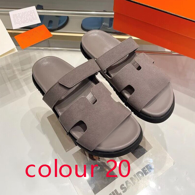 beach slippers Summer Classic luxury woman Cartoon slipper Big Head Leather Flat Belt buckle sandals Hotel Bath men Slides women Designer shoes size 35-42-45 With box