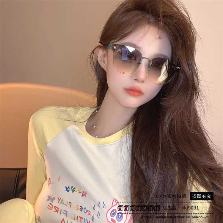 2024 Luxury Designer New Luxury Designer Sunglasses Double B Lignes de soleil de miroir nature sans bordure de luxe Femelle BB0115