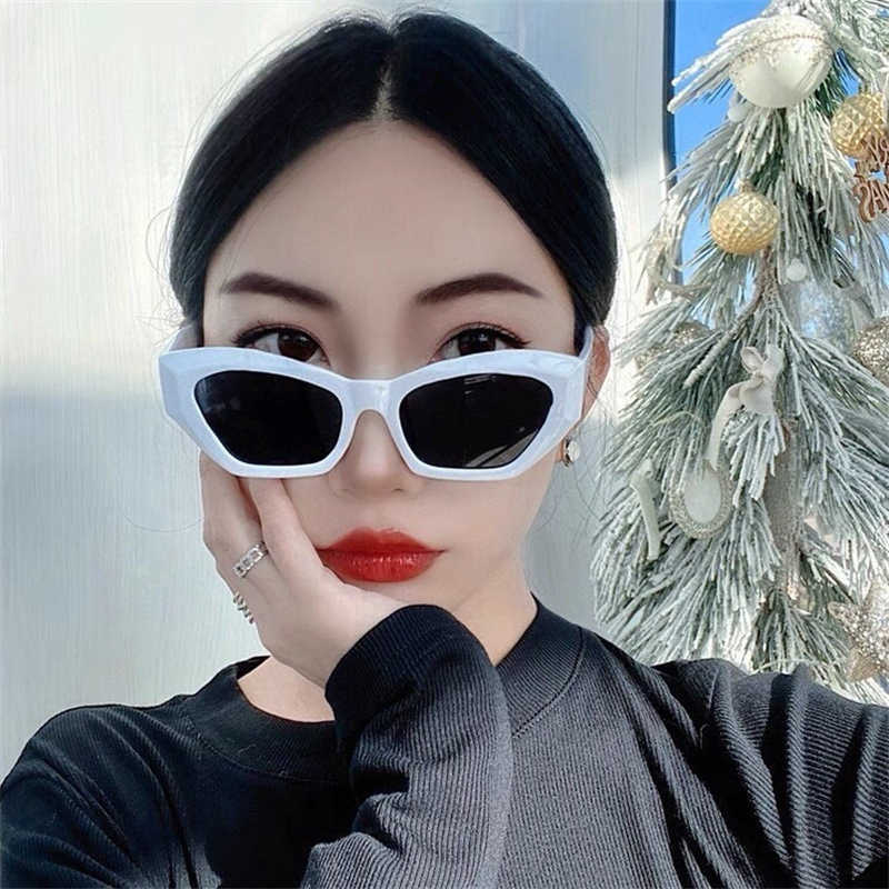 2024 Luxury Designer Designer Luxury Des lunettes de soleil New Luo Yijia Cat's Eyes Butterfly Street Photo Online Red Ins Même lunettes de soleil personnalisées