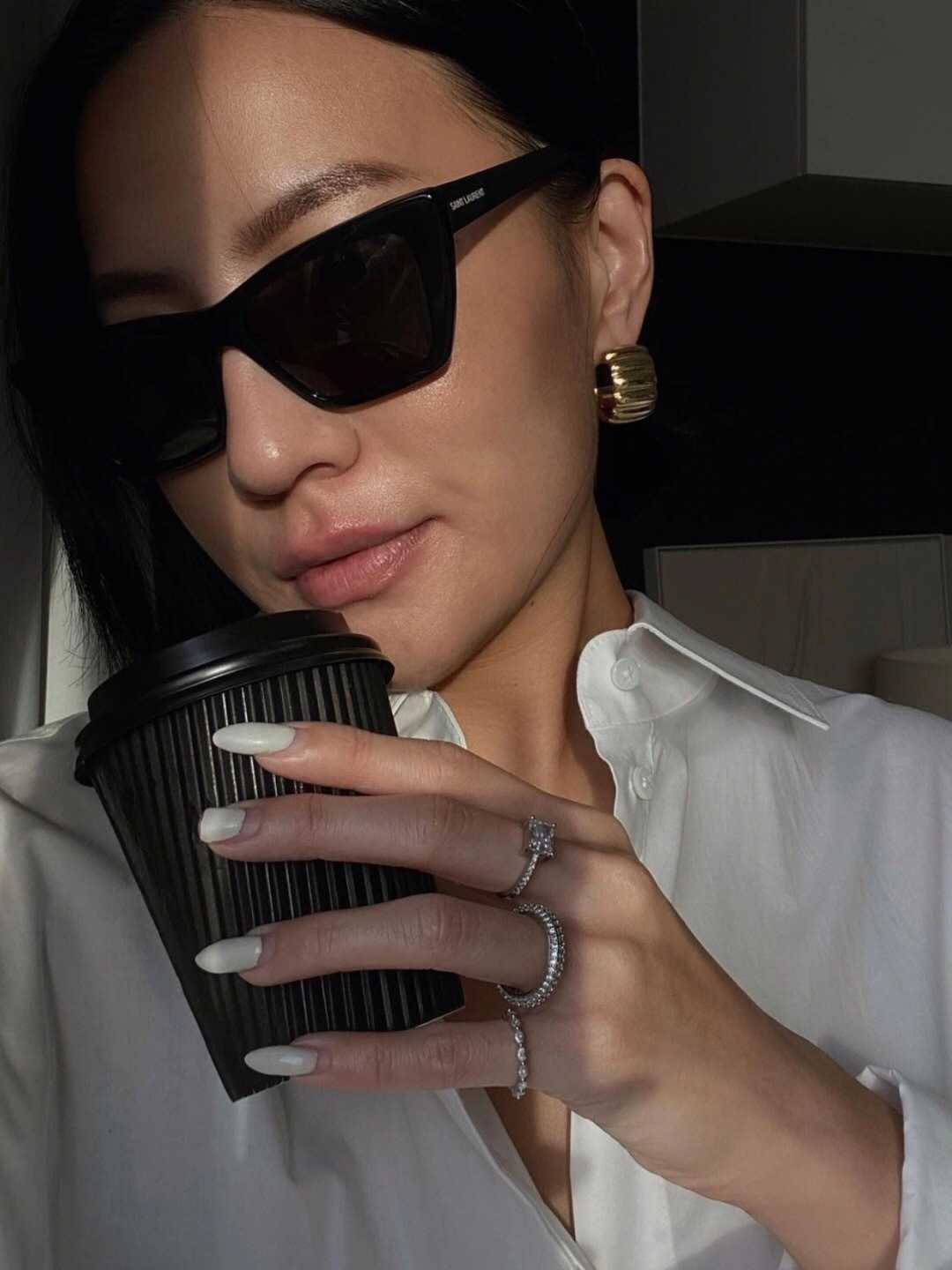 2024 Designer fashion luxury designer sunglasses New Women's Advanced Plate Slim Shading Sun UV Protection Cat Eye Sunglasses
