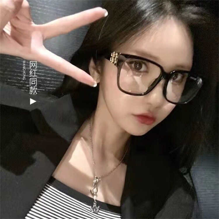 2024 Top designers New luxury designer B's sunglasses double B large box plain color flat light mirror internet red same eyeglass frame BB0104