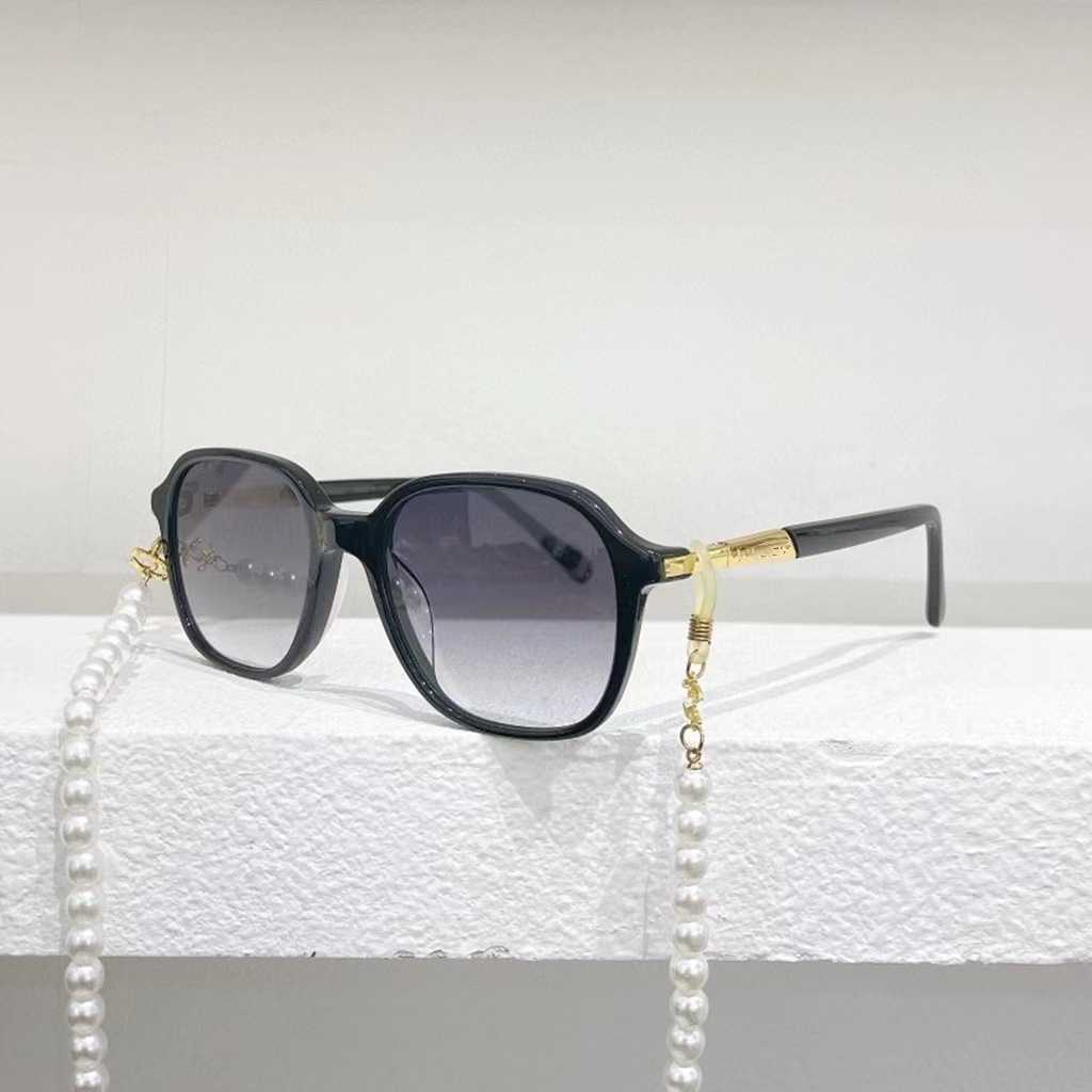 2024 Designer de luxo Novo designer de luxo Xiangjia Red Online com a mesma personalidade japonesa e a cadeia de pérolas para femininos versáteis óculos de sol CH5988s