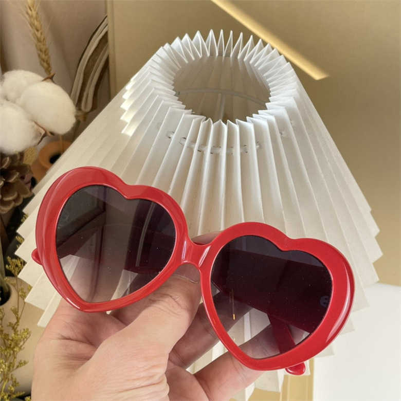 2023 luxury designer New B family love ins net red The same fashion personality heart-shaped sunglasses BB00788