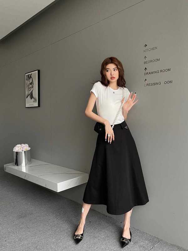 Skirts Designer P Family 23 Spring/Summer New Fashion Classic Triangle Decoration Temperament Commuter Style Versatile Half Umbrella Skirt N43R