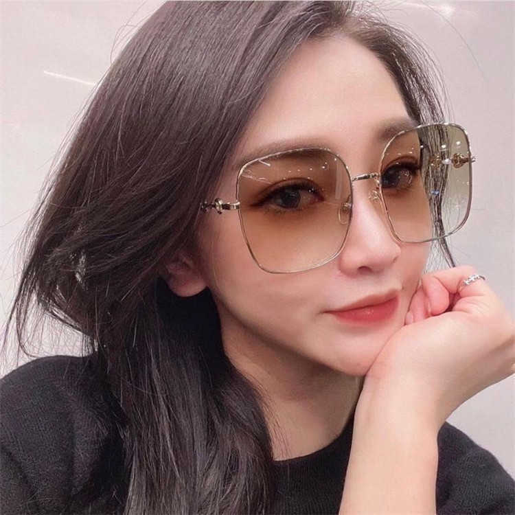 2024 Luxury Designer New Luxury Designer New G Family Family Sunglasses GG0879S Square Grand Frame Super Light Clasf Lu Han Ni Même lunettes de soleil