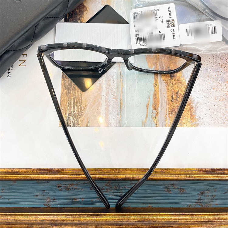 2023 Nuevas gafas de sol de diseñador de lujo Familia Quan Zhilong Mismo estilo Placa masculina Marco de anteojos para miopía Tamaño femenino 53 CH3392 Cara simple