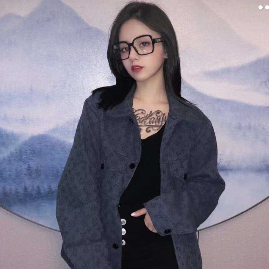 2024 Top -Designer Neue Luxusdesigner Sonnenbrille Xiangjia Ouyang Nana Star ist im Internet beliebt.Die gleiche einfache Gesichtsmagie -Box -Brille kann mit CH5408 übereinstimmen