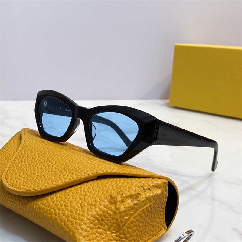 2024 Luxury Designer Designer Luxury Des lunettes de soleil New Luo Yijia Cat's Eyes Butterfly Street Photo Online Red Ins Même lunettes de soleil personnalisées