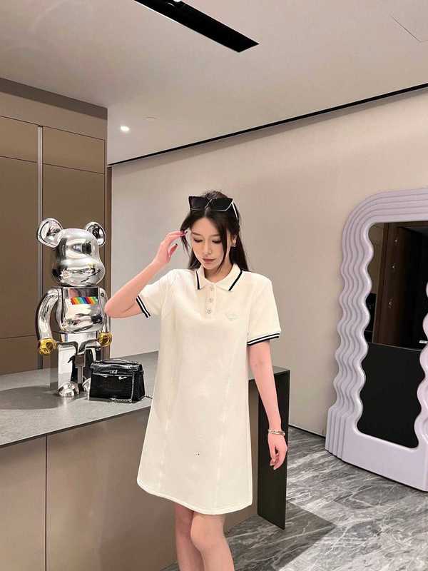 Basic Casual Dresses Designer P Family 23 Spring/Summer New Letter Triangle Polo Dress Fashion Women's Simple Black and White Two Colors NUSK 9IKW