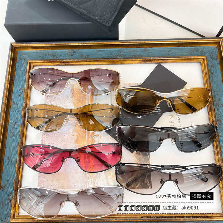 Högkvalitativ fashionabla lyxdesigner solglasögon Xiaoxiangs nya antika stil metall för kvinnor CH4073 Network Red One Piece Mirror Solglasögon