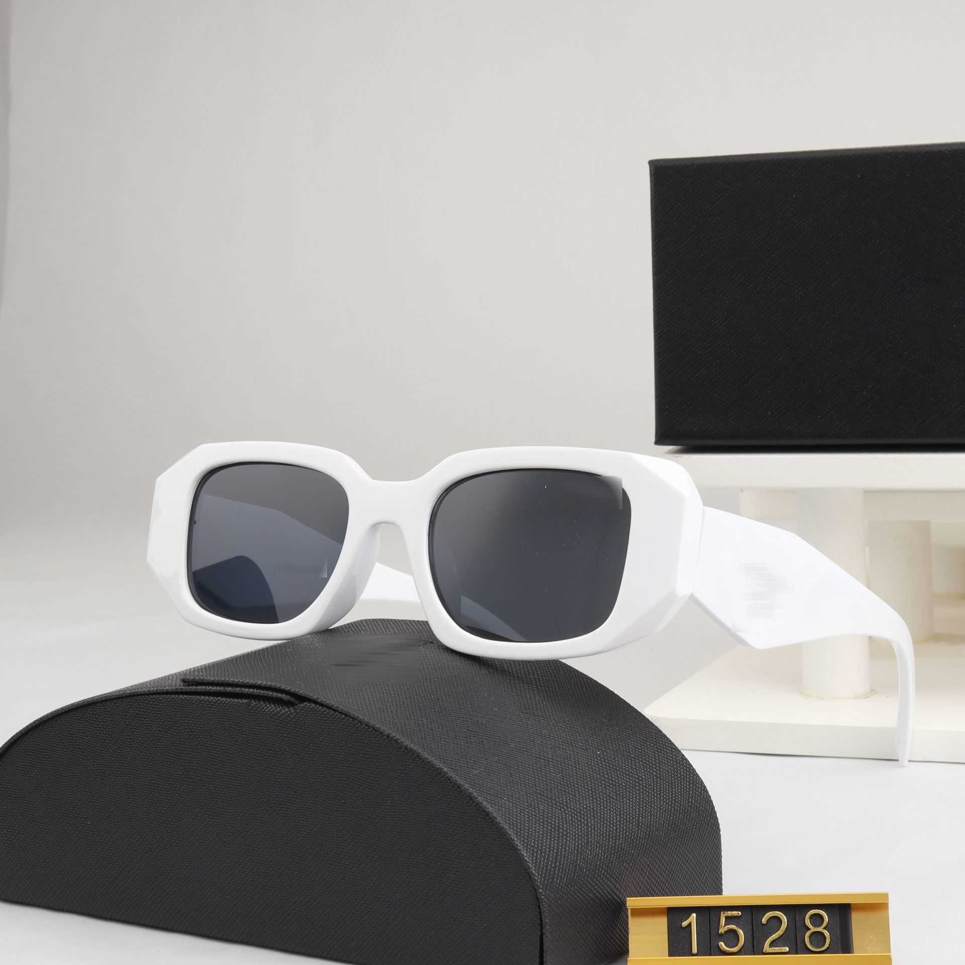 2024 Luxury Designer Designer Luxury Sunglasses Pujia Nouvelle Fashion haute définition Advanced Send Geométrique Small Frame UV Lunettes de soleil résistantes 8251