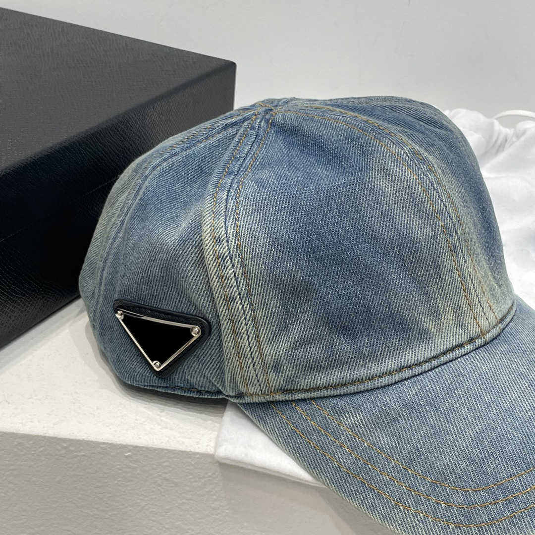 Toppdesigner Luxury Hat Home P 2023 Högutgåva Par Made Old Washed Denim Baseball Cap Triangle Cap