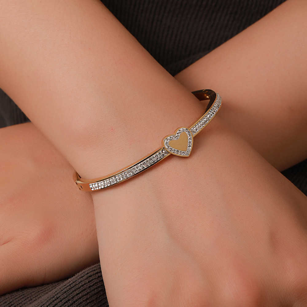 Original varumärke TFF Fashion Love Diamond Armband Light Luxury Non Fading Gold Peach Heart Personlig enkel handkläder