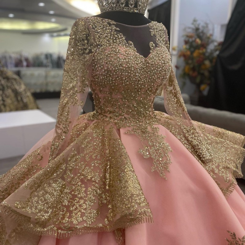 Pembe O-Neck Balo Gown Boncuklu Quinceanera Elbiseler Uzun Kollu Altın Aplike Korse Elbise Prenses Sweet 16 15 Vestidos de Fiesta