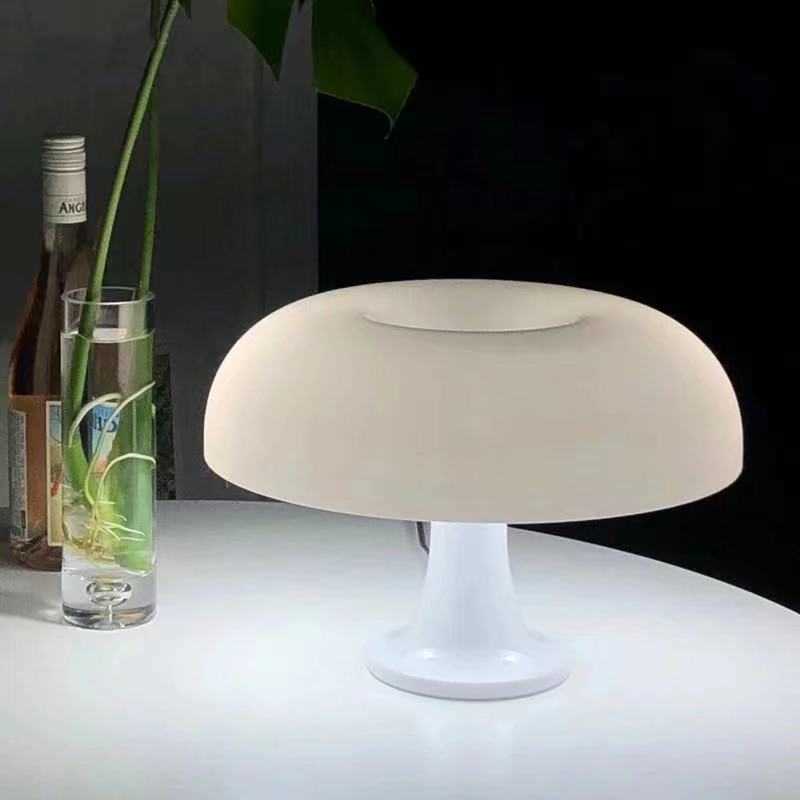 إيطاليا مصمم LED فطر طاولة مصباح فندق غرفة نوم غرفة المعيشة بجانب السرير مصابيح الإضاءة مصابيح حديثة الحد الأدنى مصابيح المكتب HKD230807
