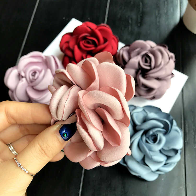 Pins Brooches Korean High-grade Fabric Camellia Large Flower Stage Dual-use Brooches Suit Collar Brooch Needle Lapel Pin for Women Accessories HKD230807