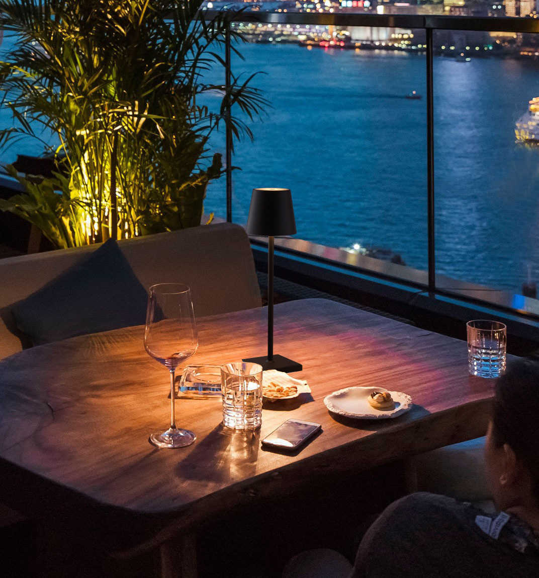 Candeeiro de mesa sem fios regulável Candeeiro de cabeceira Restaurante Iluminação ambiente para interior e exterior metálico preto HKD230807