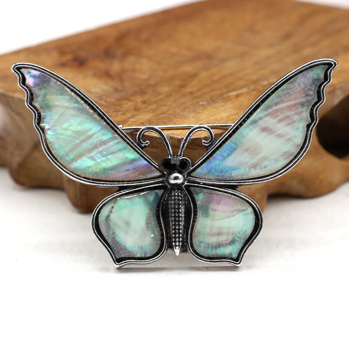 Pins Brooches Women Brooch Natural Shell The Mother Of Pearl Shell Butterfly-Shaped Pendant For Jewelry Making Wedding Clothes Gift Droppshing HKD230807