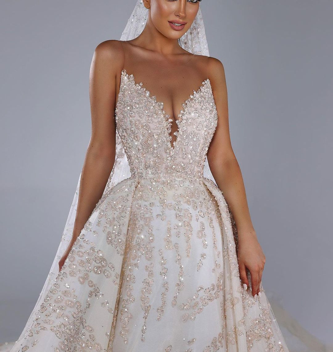 Robes de mariée robe de bal de luxe sans manches col en V sans bretelles paillettes appliques volants dentelle 3D grande taille perles à lacets diamants robes de mariée de luxe robe de novia