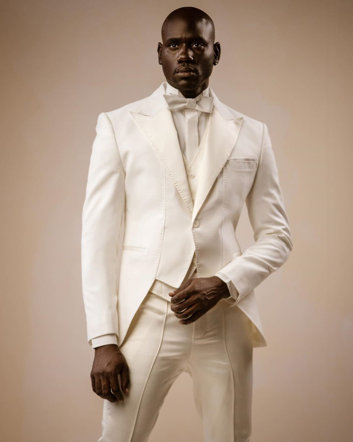 新しい到着男性の結婚式のスーツ優しいタキシードピークラペルブレザーコスチュームhommeエレガントなグルームウェア3ピース服