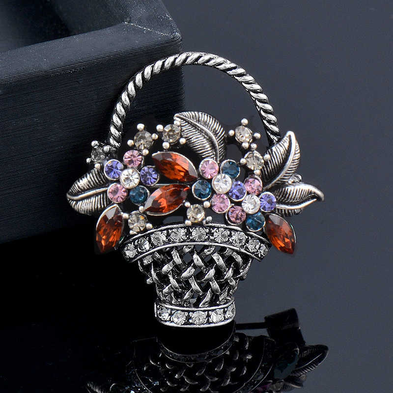 Stift broscher peaker trend rose blommor piano vingar brosch för kvinnor blå grön rosa kubik zirkon stift smycken 2022 tillbehör boho 004 lk6 hkd230807