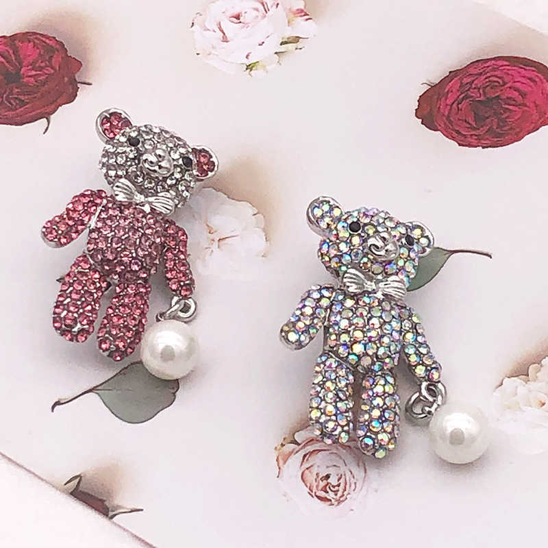 Alfinetes broches fofos cheios de strass broches de urso de pelúcia dia dos namorados AB cor rosa nó pérola corsage broche Famale acessórios para joias HKD230807