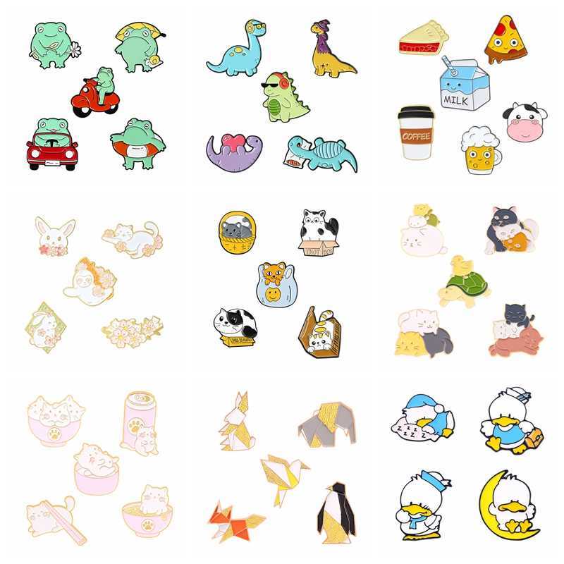 Broches Broches 4-/ Set Dessin Animé Animal Broche Belle Grenouille Canard Dinosaure Alpaga Émail Broche Chauve-Souris Insigne Intéressant Série De Cadeaux Pour Enfants Bijoux HKD230807