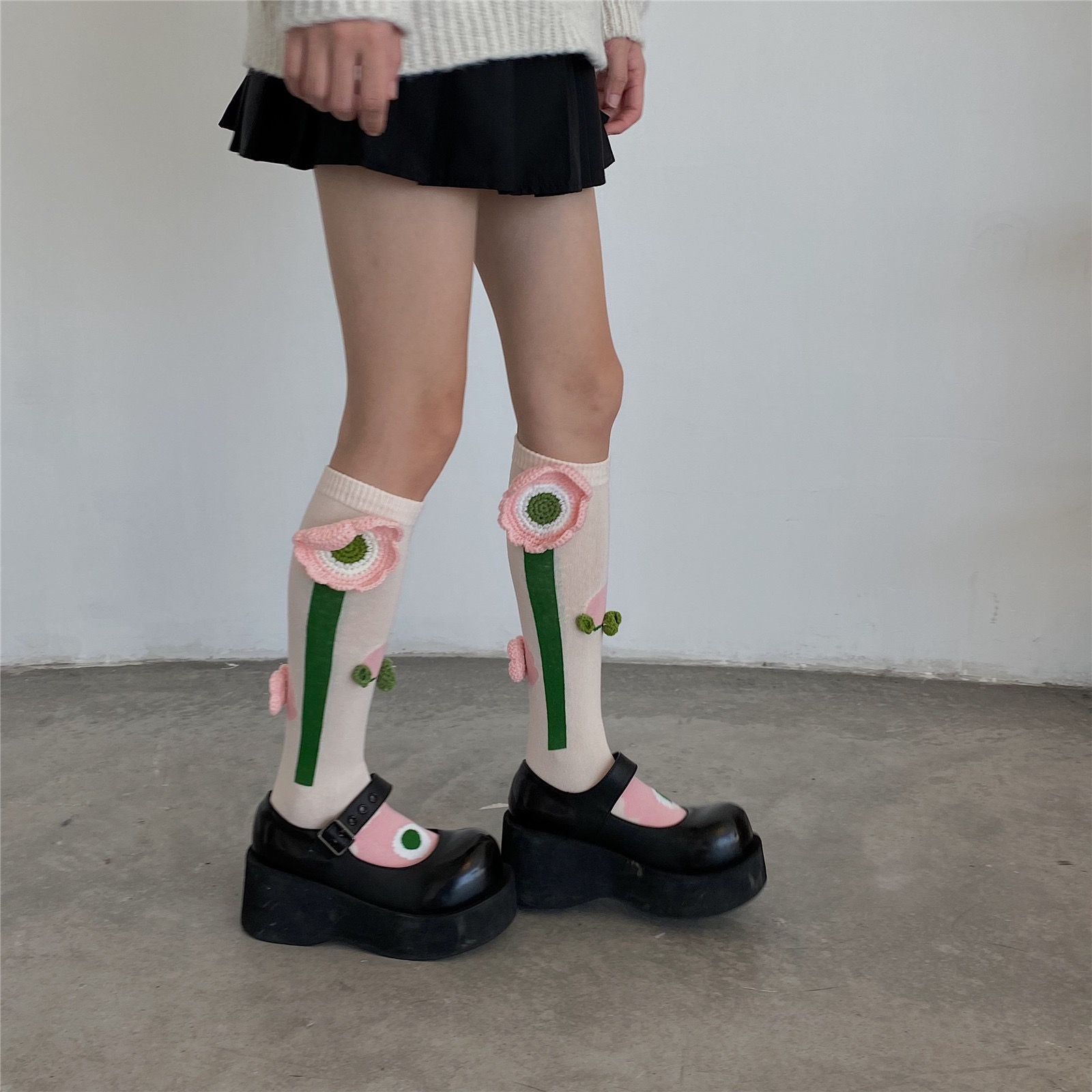 Lale kancası Çiçek Kadınlar İçin Uzun Çoraplar İlkbahar ve Sonbahar Saf Pamuklu Orta Silindir Instagram Trend Yüksek Silindir JK Diz-Yüksek Buzağı Çorapları