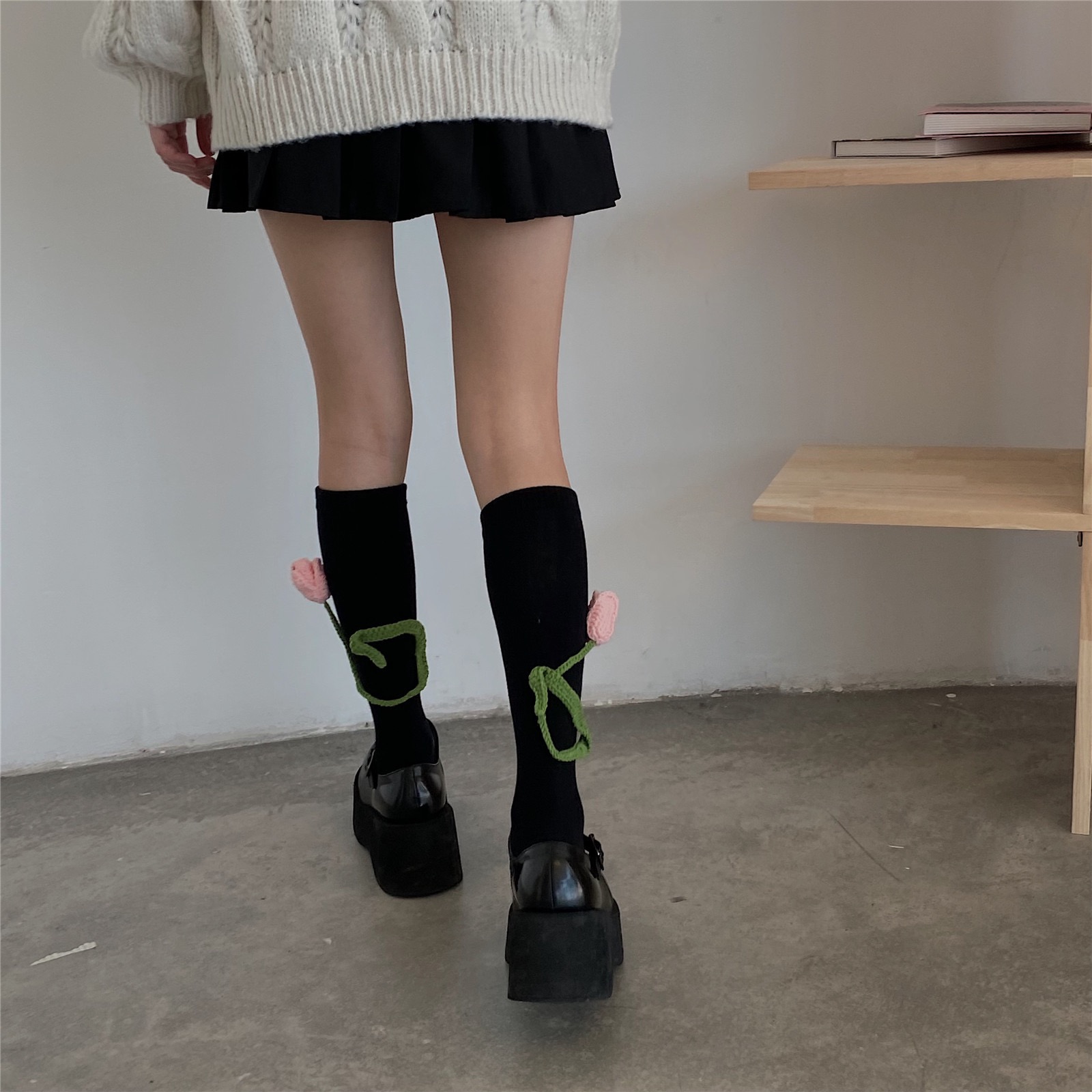 Tulip hook flower long socks for women Spring and autumn pure cotton medium cylinder Instagram trend high cylinder JK knee-high calf socks